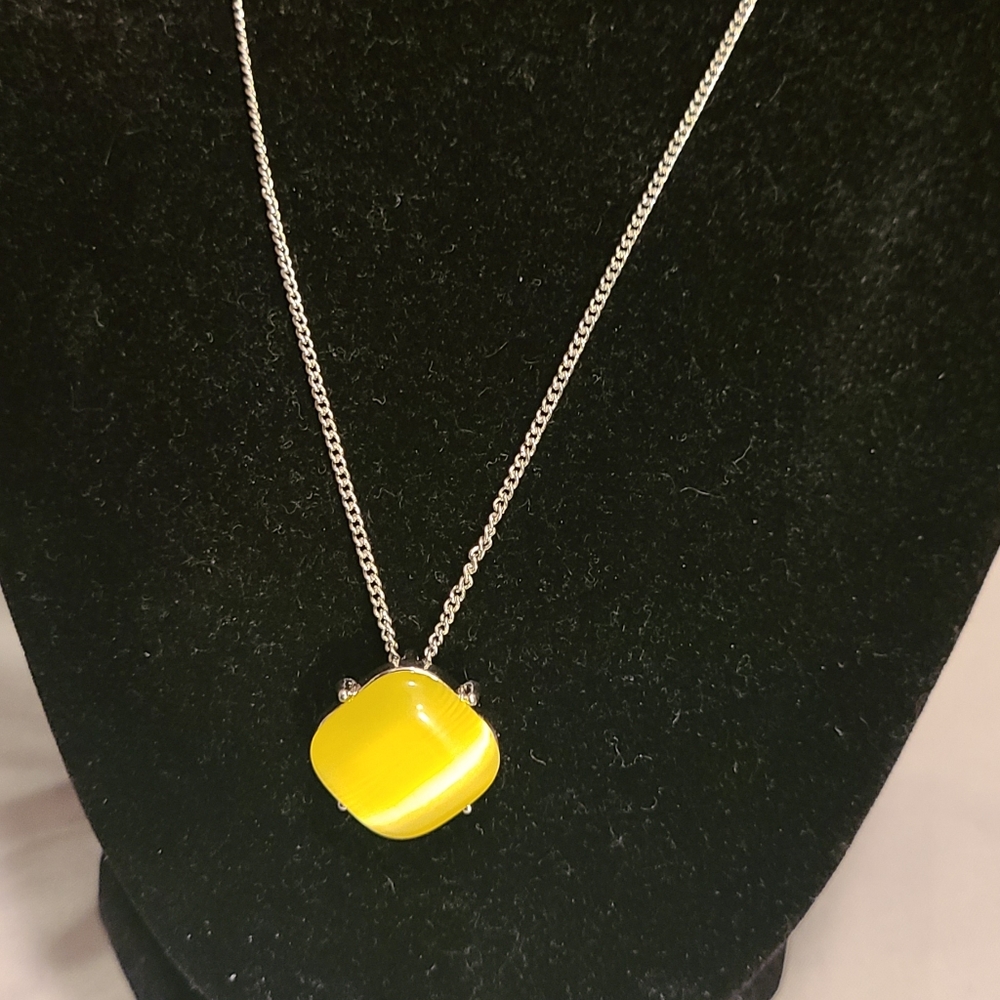 Silver necklace with Yellow stone